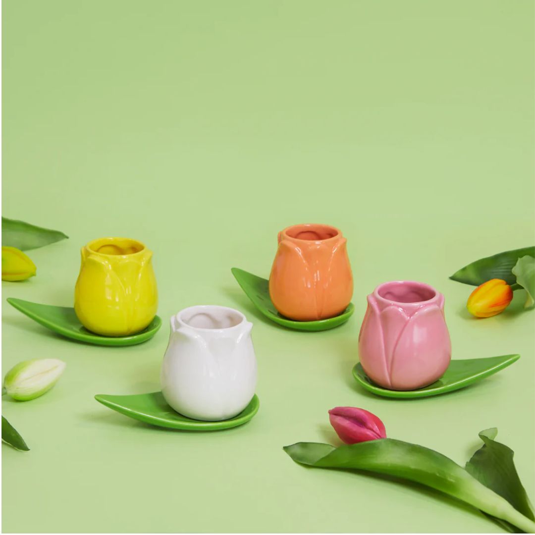 Set di 4 tazze da caffè a forma di tulipano con piattini a foglia, colori assortiti, ceramica